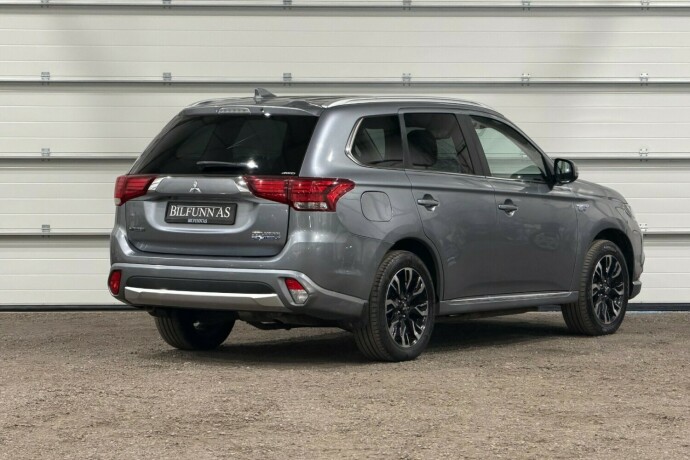 mitsubishi-outlander-elektrisitetbensin-2015-big-2