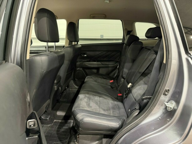 mitsubishi-outlander-elektrisitetbensin-2015-big-9