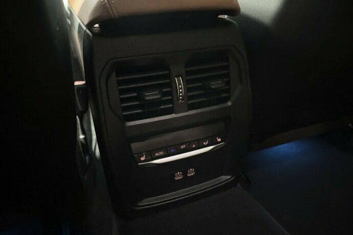 bmw-i4-elektrisitet-2024-big-35