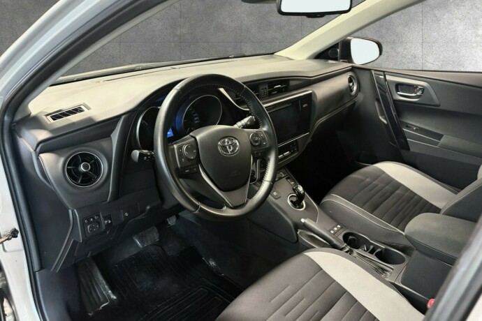toyota-auris-elektrisitetbensin-2016-big-5