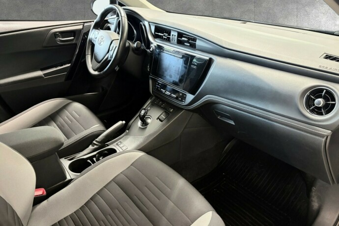 toyota-auris-elektrisitetbensin-2016-big-9