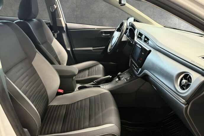 toyota-auris-elektrisitetbensin-2016-big-6