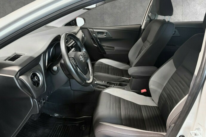 toyota-auris-elektrisitetbensin-2016-big-2
