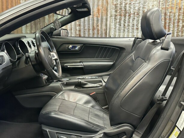 ford-mustang-bensin-2015-big-24