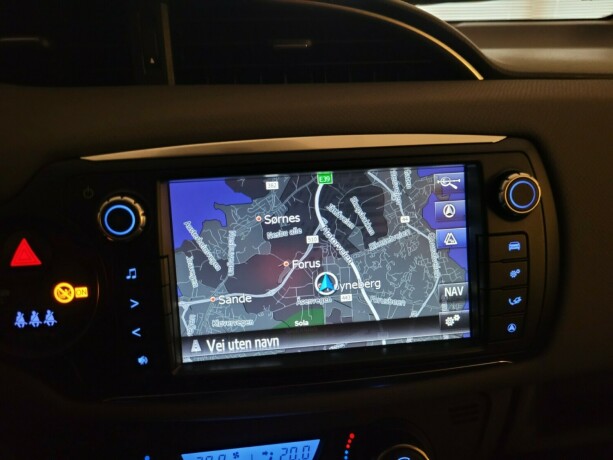 toyota-yaris-elektrisitetbensin-2015-big-20