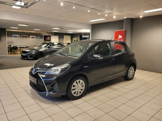 toyota-yaris-elektrisitetbensin-2015-big-7