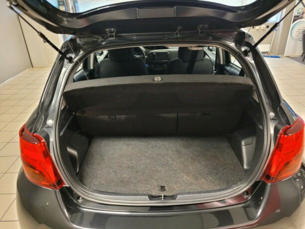 toyota-yaris-elektrisitetbensin-2015-big-14