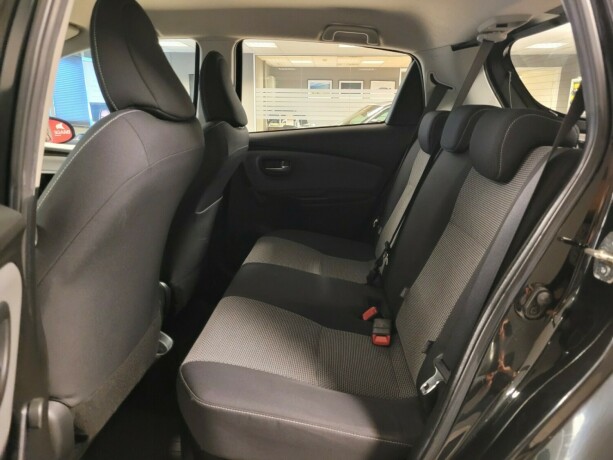 toyota-yaris-elektrisitetbensin-2015-big-15
