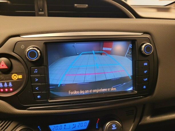 toyota-yaris-elektrisitetbensin-2015-big-19