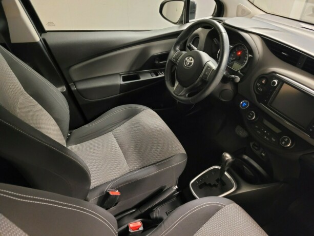 toyota-yaris-elektrisitetbensin-2015-big-12