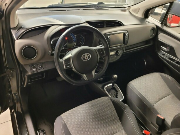 toyota-yaris-elektrisitetbensin-2015-big-17