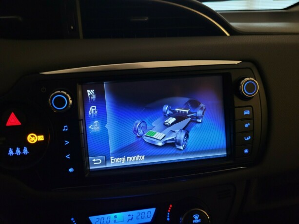 toyota-yaris-elektrisitetbensin-2015-big-21
