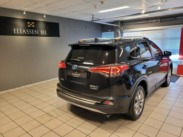 toyota-rav4-elektrisitetbensin-2016-big-5
