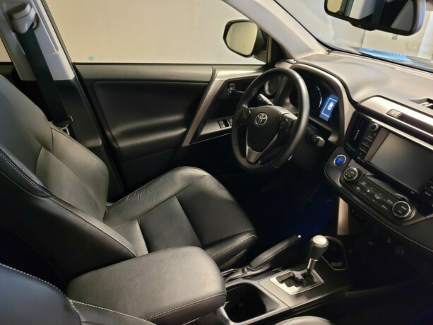 toyota-rav4-elektrisitetbensin-2016-big-13
