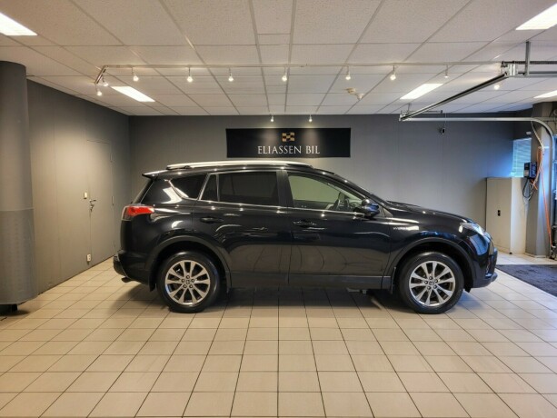 toyota-rav4-elektrisitetbensin-2016-big-3
