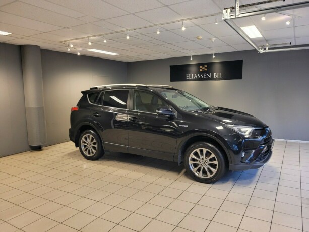 toyota-rav4-elektrisitetbensin-2016-big-2