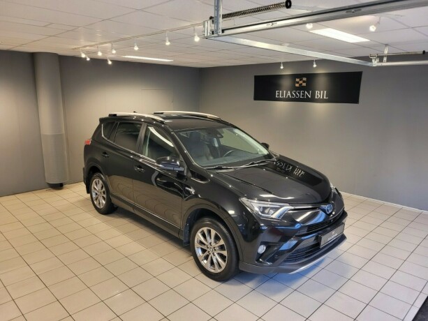 toyota-rav4-elektrisitetbensin-2016-big-1
