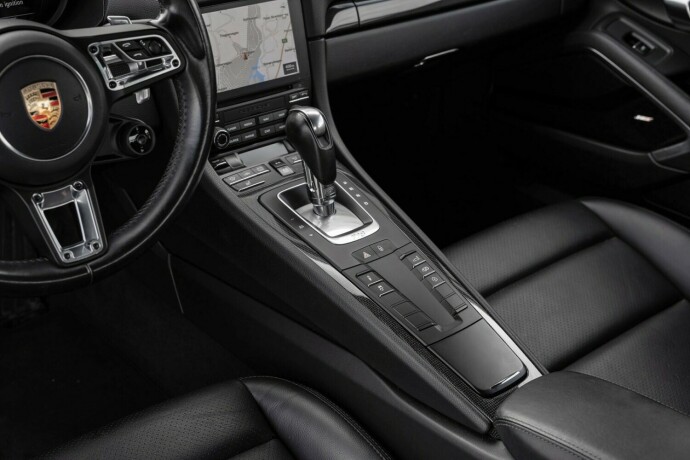 porsche-718-cayman-bensin-2018-big-29