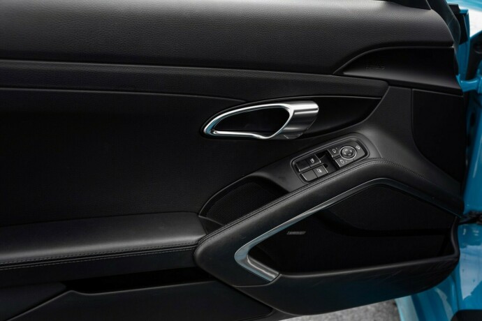 porsche-718-cayman-bensin-2018-big-25