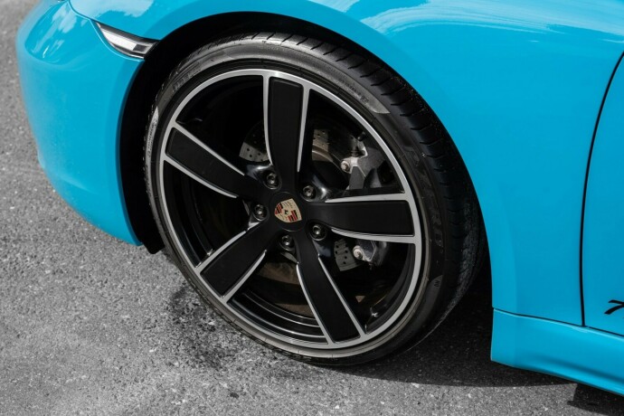 porsche-718-cayman-bensin-2018-big-6