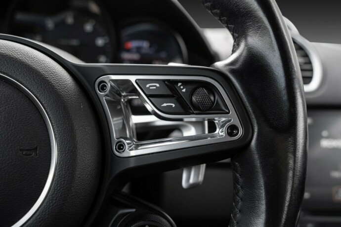 porsche-718-cayman-bensin-2018-big-15