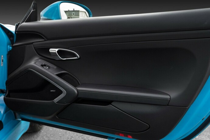 porsche-718-cayman-bensin-2018-big-32