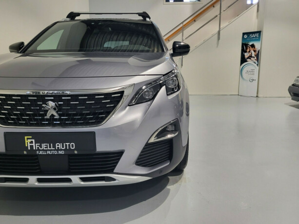 peugeot-5008-bensin-2018-big-3