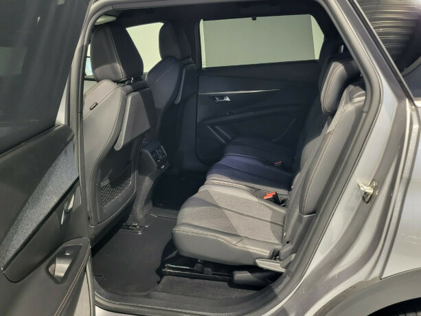 peugeot-5008-bensin-2018-big-23