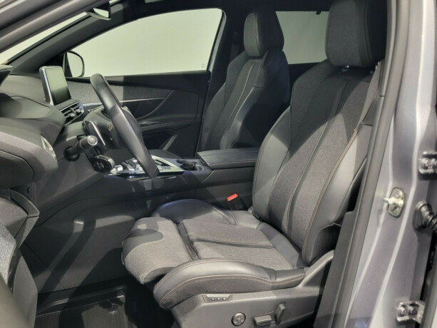 peugeot-5008-bensin-2018-big-10