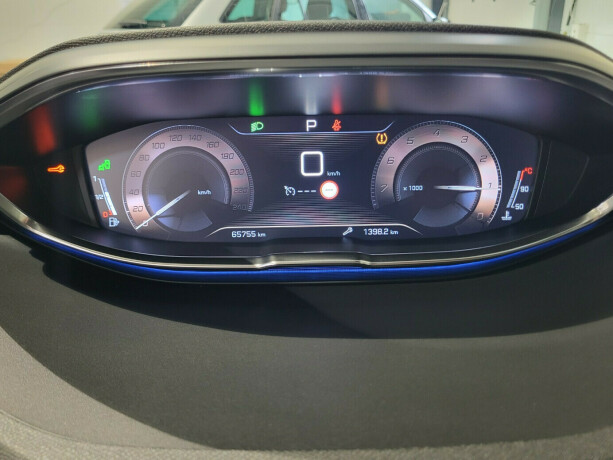 peugeot-5008-bensin-2018-big-14