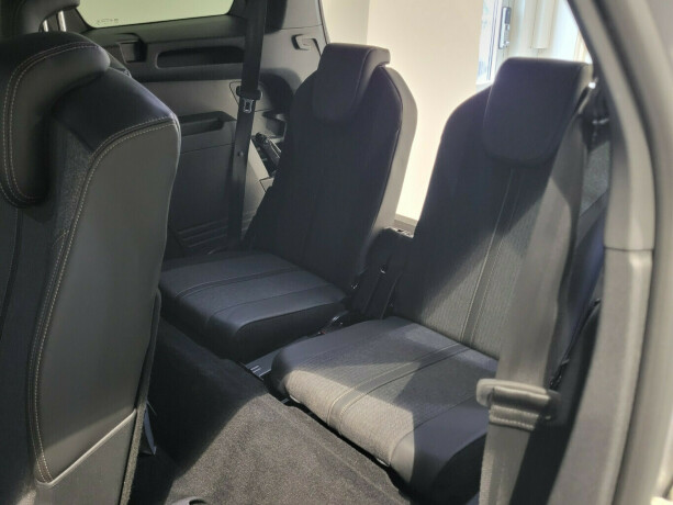 peugeot-5008-bensin-2018-big-26
