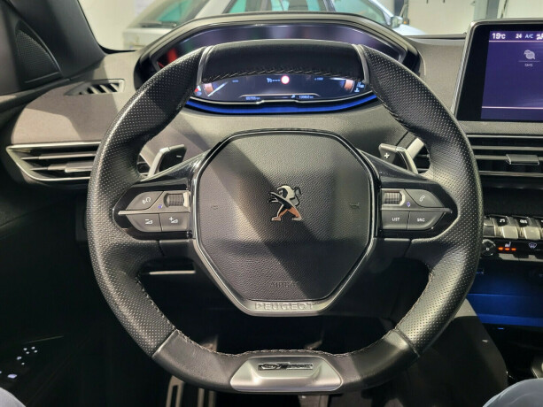 peugeot-5008-bensin-2018-big-13