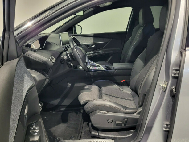 peugeot-5008-bensin-2018-big-11