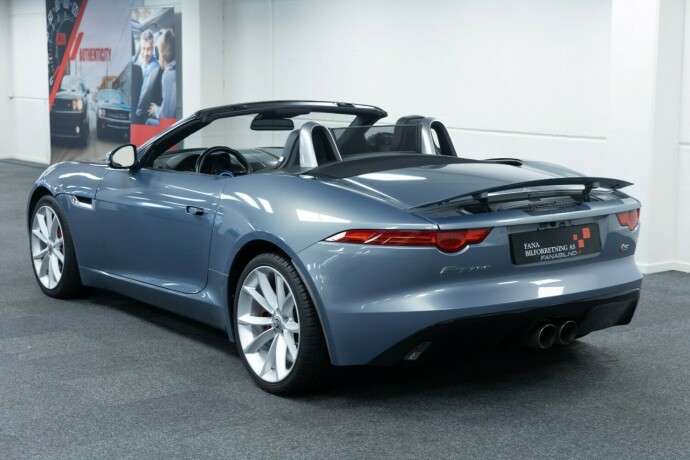 jaguar-f-type-bensin-2014-big-1