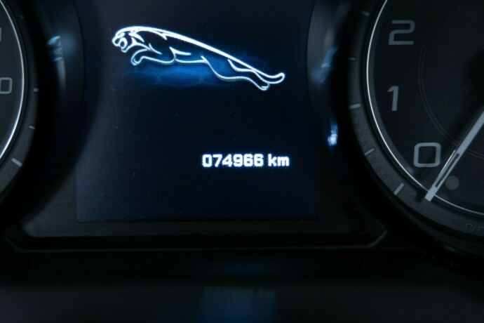 jaguar-f-type-bensin-2014-big-8