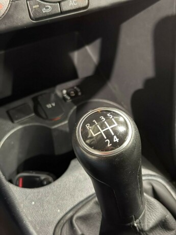 volkswagen-polo-bensin-2011-big-11