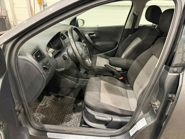 volkswagen-polo-bensin-2011-big-4