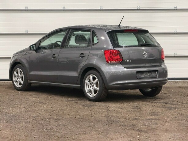 volkswagen-polo-bensin-2011-big-3