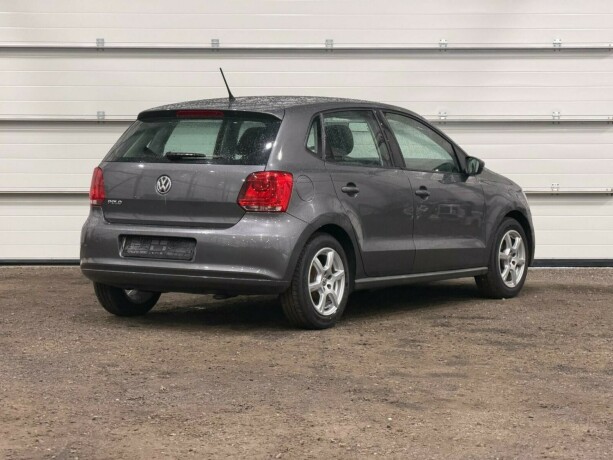 volkswagen-polo-bensin-2011-big-2