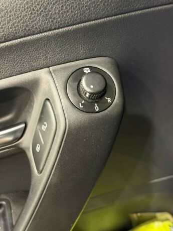 volkswagen-polo-bensin-2011-big-7