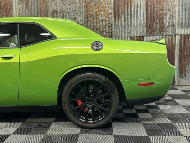 dodge-challenger-bensin-2011-big-14