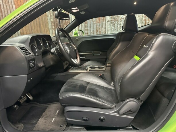 dodge-challenger-bensin-2011-big-21