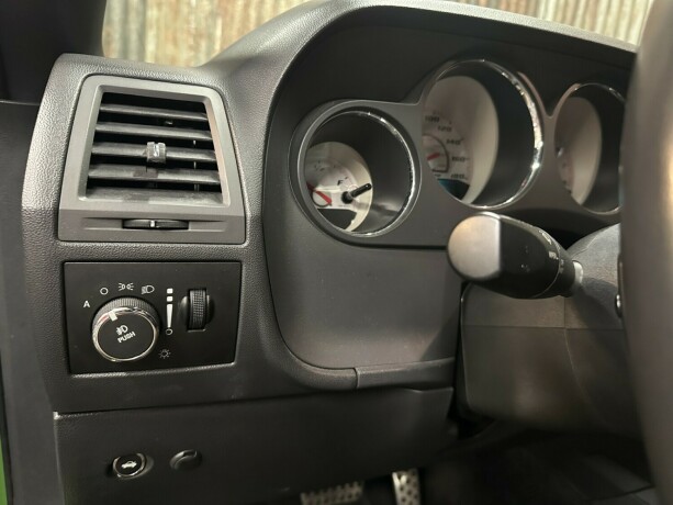 dodge-challenger-bensin-2011-big-26