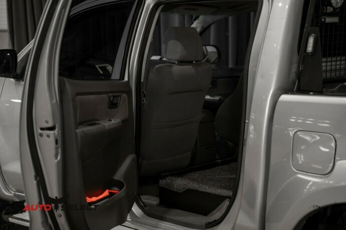 toyota-hilux-diesel-2013-big-13