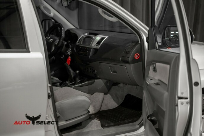 toyota-hilux-diesel-2013-big-15