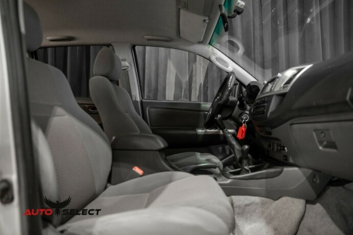 toyota-hilux-diesel-2013-big-16