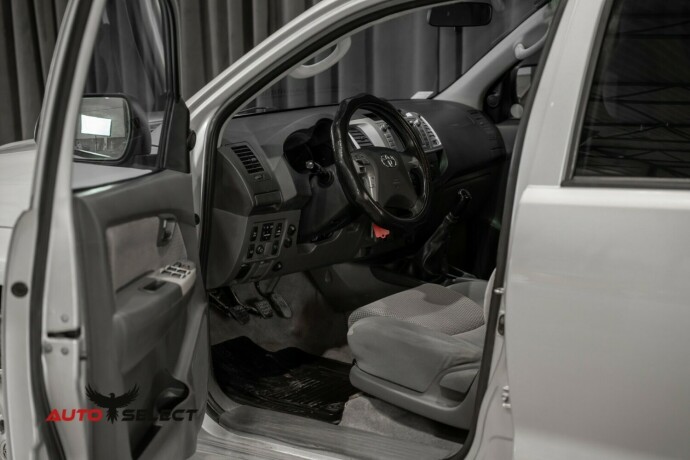 toyota-hilux-diesel-2013-big-18