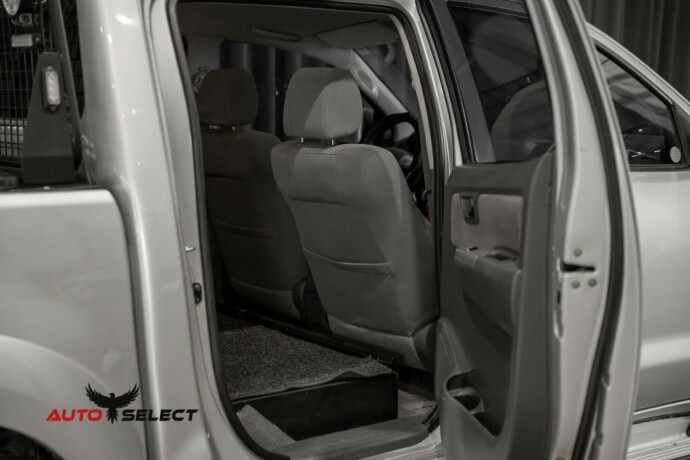 toyota-hilux-diesel-2013-big-11
