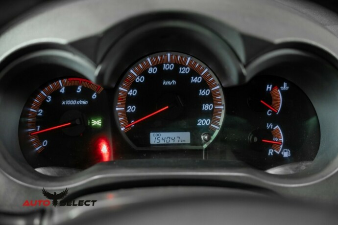 toyota-hilux-diesel-2013-big-26