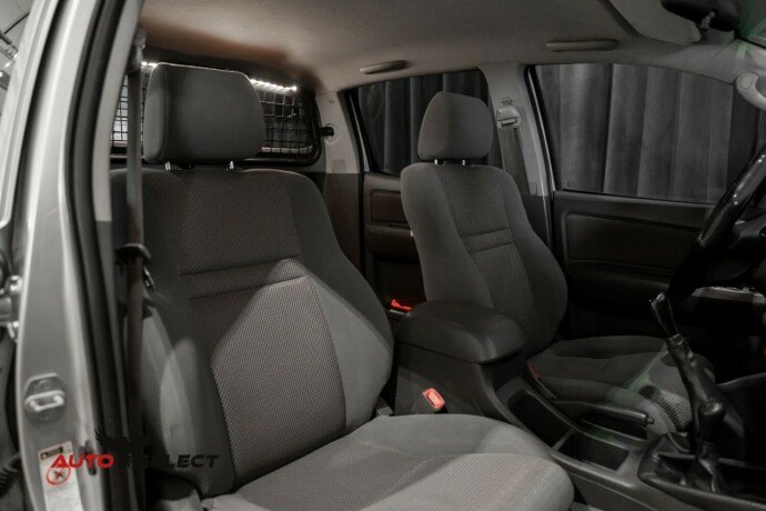 toyota-hilux-diesel-2013-big-17